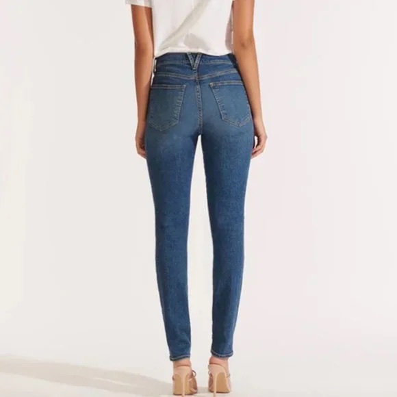 Veronica Beard Debbie 10” Skinny Jeans in Bright Blue - Picture 4 of 12
